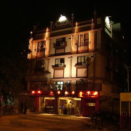 Hotel Riverfront Ahmedabad Exteriör bild