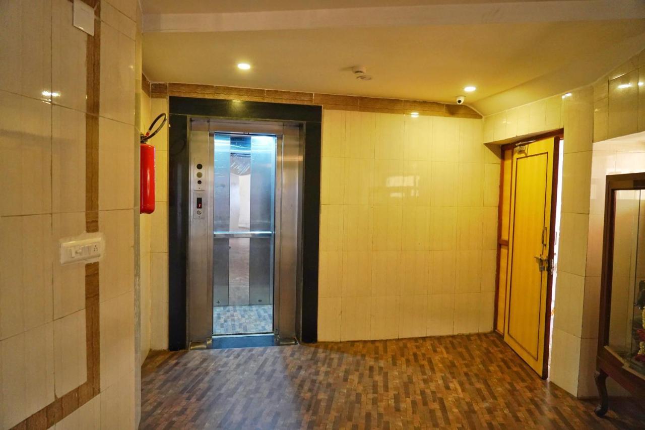 Hotel Riverfront Ahmedabad Exteriör bild