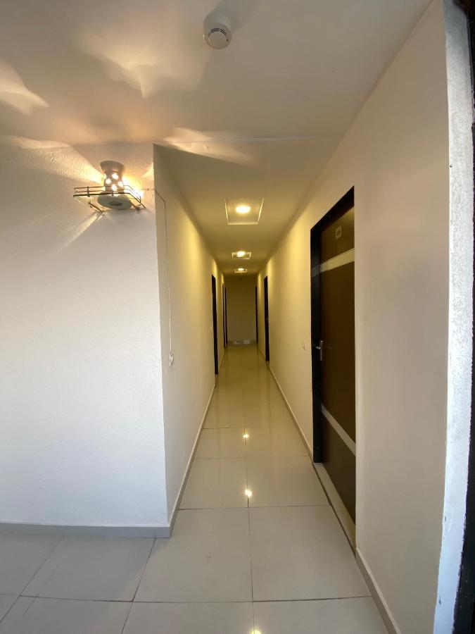 Hotel Riverfront Ahmedabad Exteriör bild